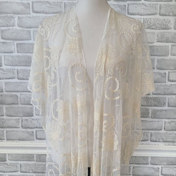 Torrid Sheer Lace Kimono Tasseled Embroidered OSFM NEW Cottage Feminine - Picture 4 of 9